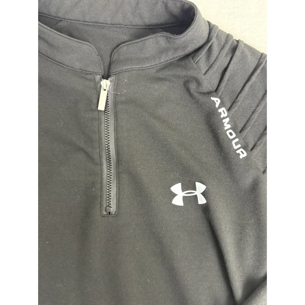 Under Armour Pullover Men's S Black‎ Pintuck shoulder panels